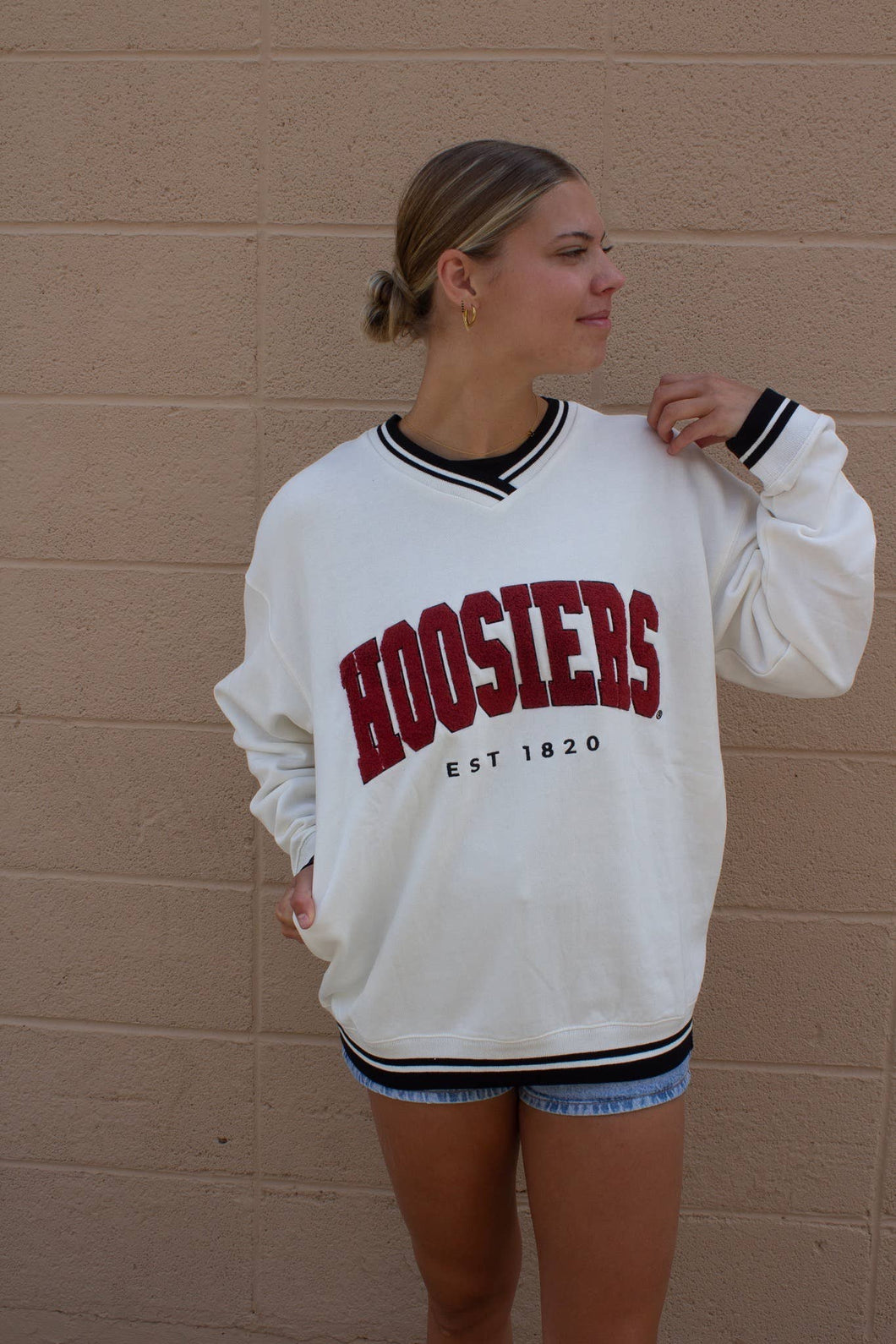 Indiana Allen Chenille - Varsity V-neck Pullover: XL / WHITEBLACK