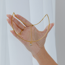 Load image into Gallery viewer, 18K Gold Oval Crystal Collar Necklace
