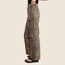 Load image into Gallery viewer, Leopard Print Flare Jeans with Pockets
